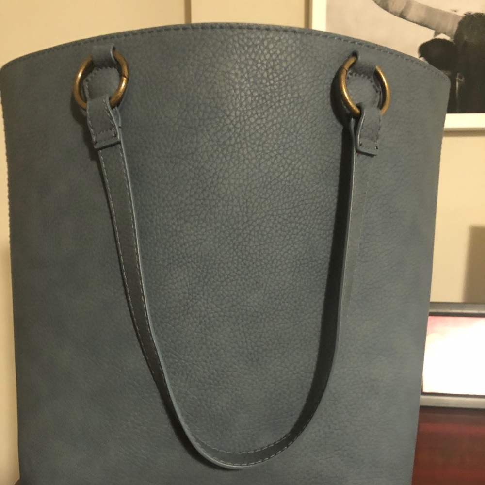 Women’s Universal Thread tote bag
